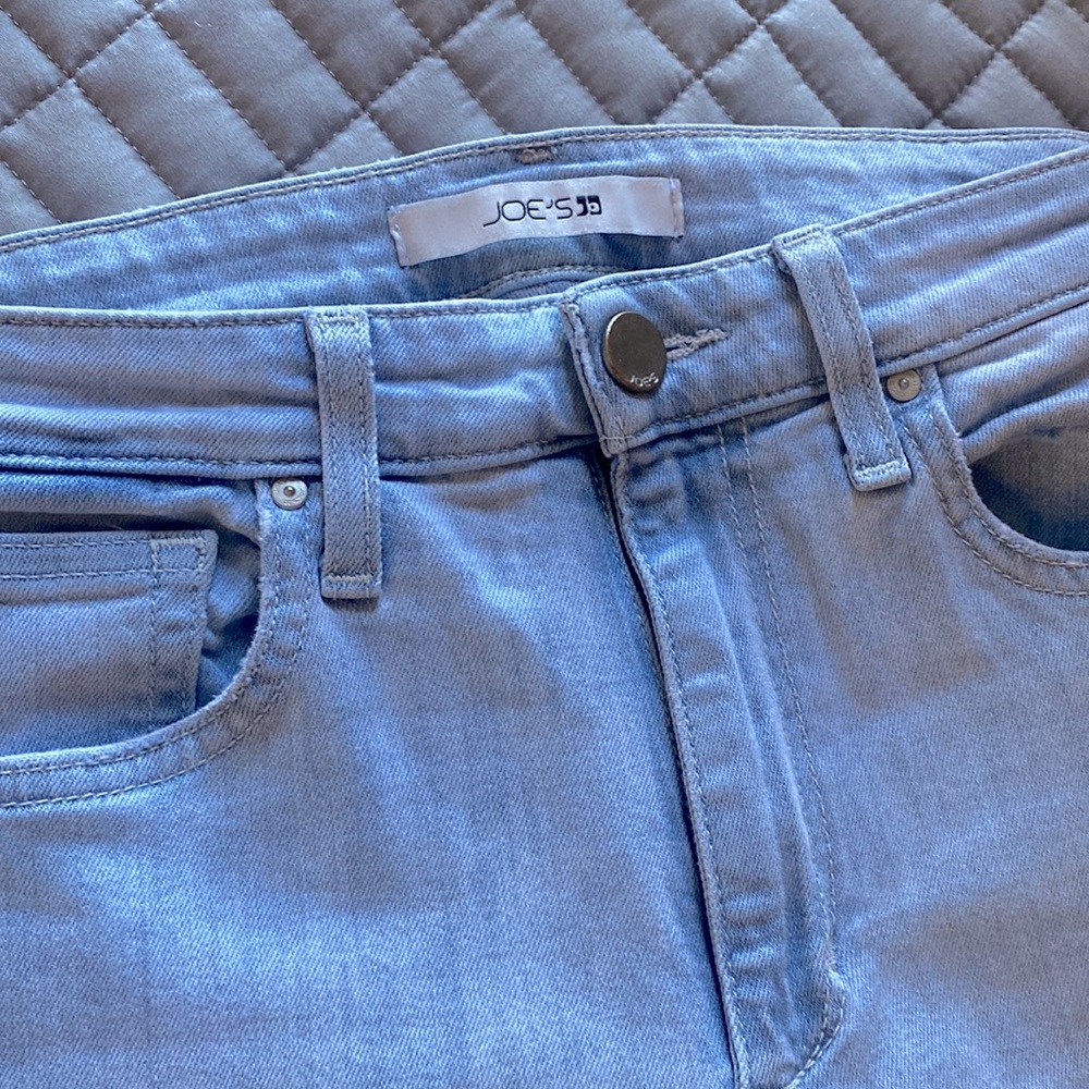 Joe’s Jeans size 28 lightwash high-rise 33in inseam unfinished hem wideleg